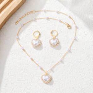 Heart - Shaped Pearl Jewelry Set: Necklace and Earrings with Crystal Accents, Fashion Jewelry for Women, Ideal for Party & Daily Wear