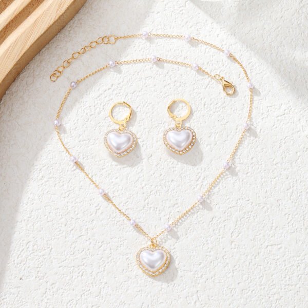 Heart - Shaped Pearl Jewelry Set: Necklace and Earrings with Crystal Accents, Fashion Jewelry for Women, Ideal for Party & Daily Wear