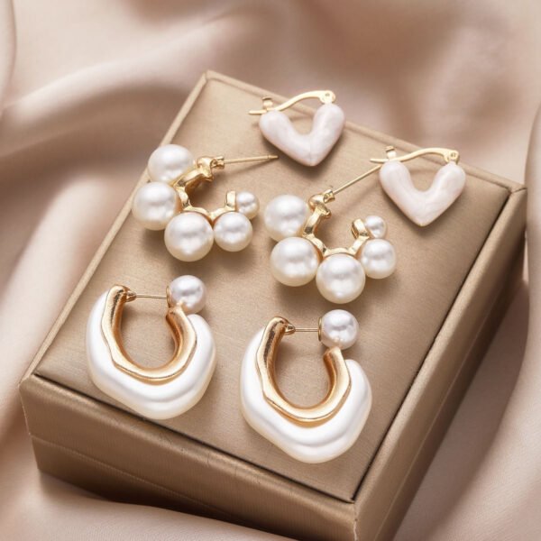 Pearl Earrings Set: Irregular Shape, Heart & Cluster Pearl Stud Earrings for Women, Gold - Tone Fashion Jewelry for Party, Daily Wear (3 Pairs) - 图片 3