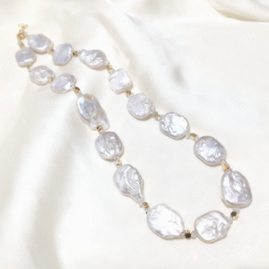 Irregular Baroque Pearl Necklace: Vintage Niche Design