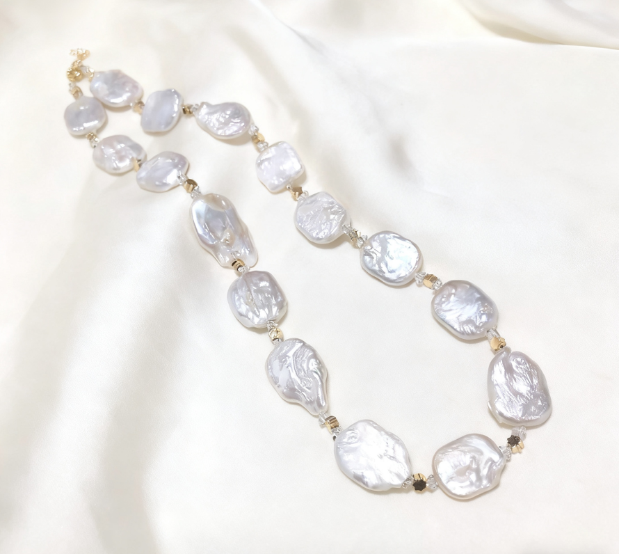 Irregular Baroque Pearl Necklace: Vintage Niche Design